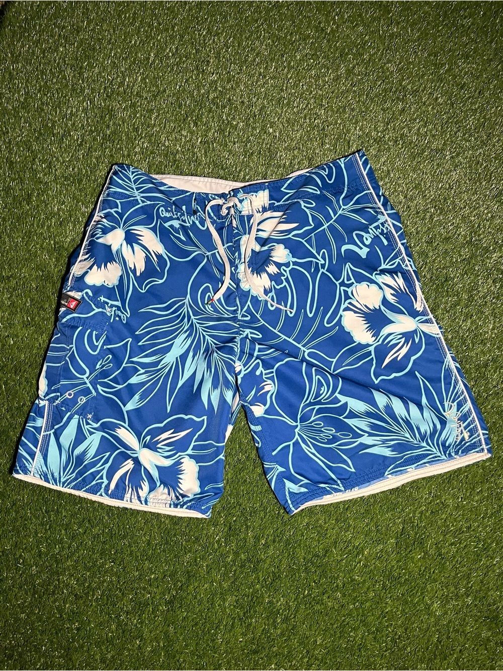 Quiksilver Y2K vintage style Blue Floral Men’s Swim Trunks (read description)